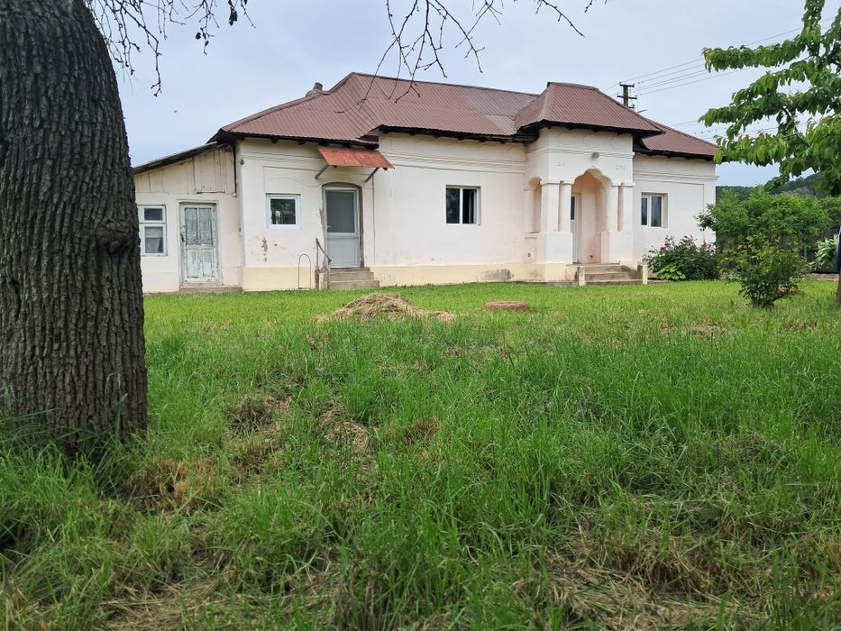 Se vinde CASA SI TEREN