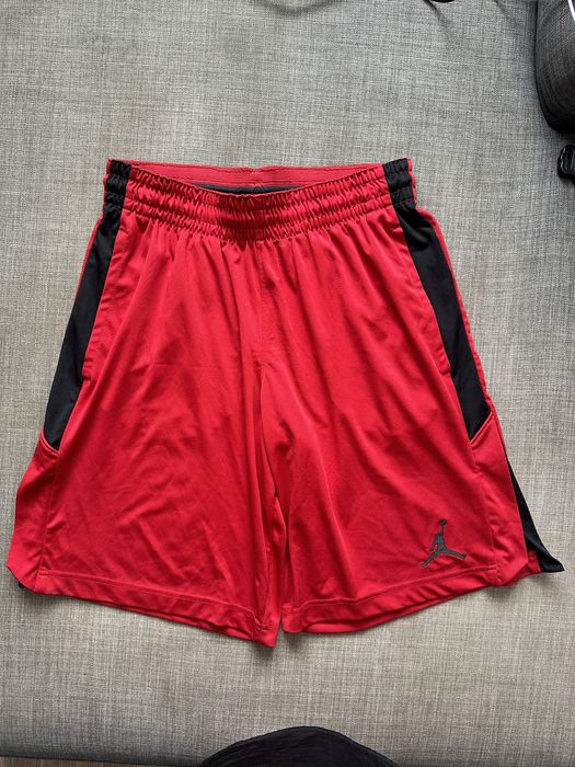 Vand pantaloni scurti barbati Jordan