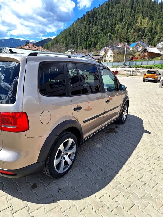 VOLKSWAGEN Touran 2012 — imagine 5