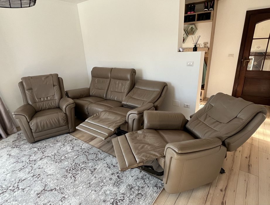 Canapea 3 locuri + 2 fotolii din piele naturala