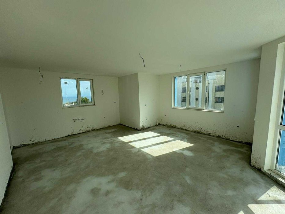 Продава се Двустаен апартамент в Варна, Център - 80 кв.м за 1300 €/кв.м - Снимка #1