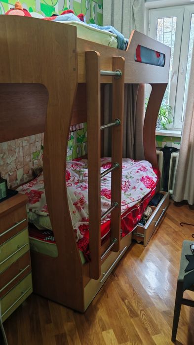 Продам комплект мебели. МДФ. Бу. Можно по отдельности.