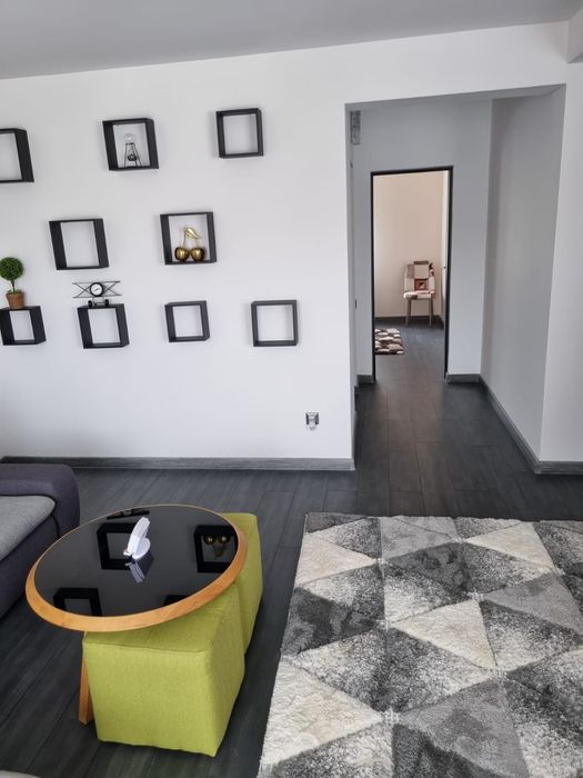 Închiriez  apartament