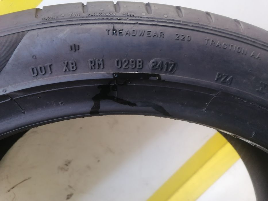 255/40/21 2*PIRELLI vara 102v dot 2417. 4,,61mm