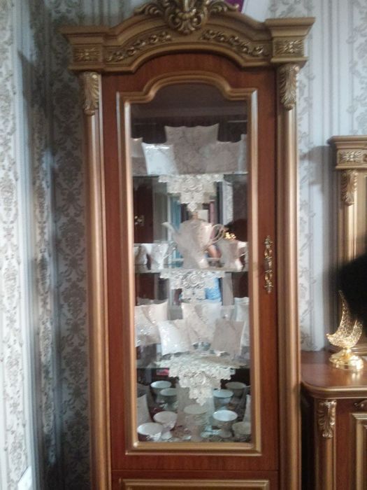 Продаю сервант. Почти новый  не использван.