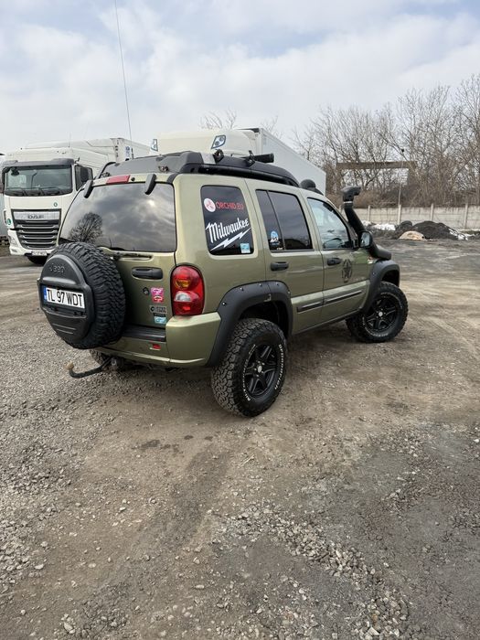 Vand sau schimb Jeep Cherokee 2.8