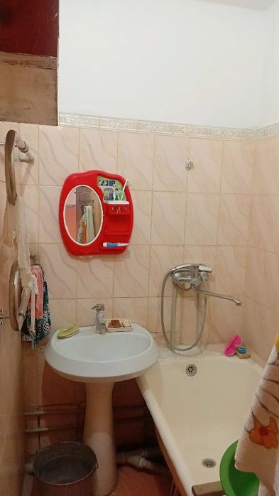Продаётся 3 ком.кв. мкр 7, дом 13