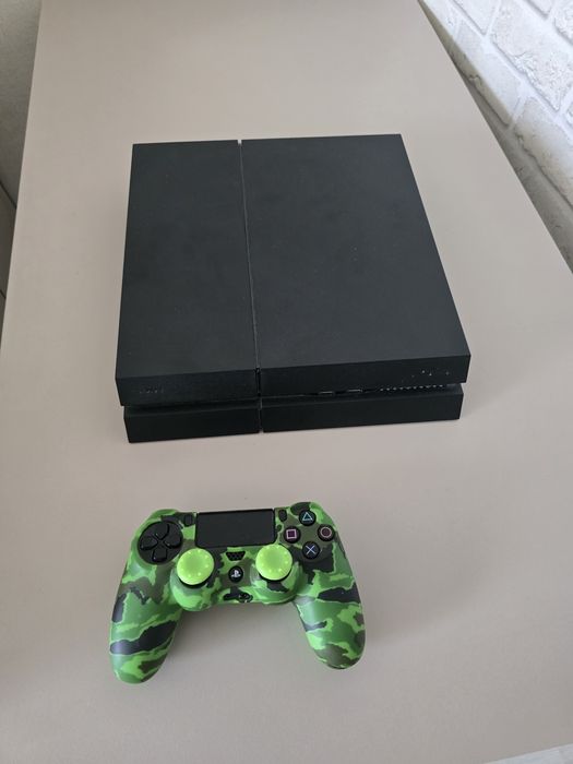 Продам sony playstation 4