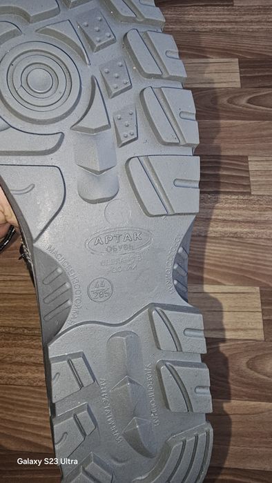 Продам спец.сапоги новые тёплые