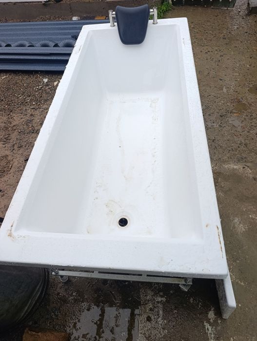 Продается ванна акриловая