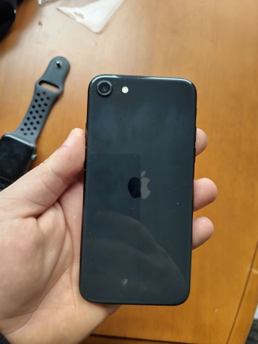 Iphone SE 2020 година