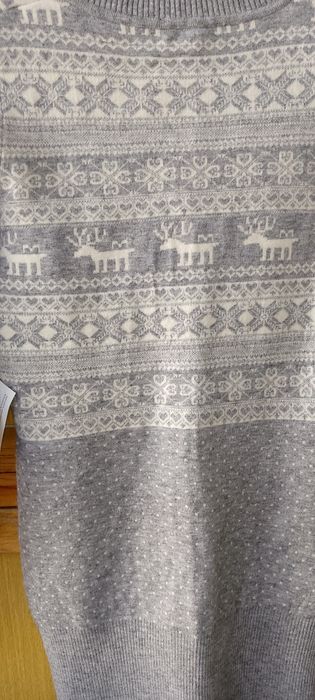 Кашемировый свитер с оленями.