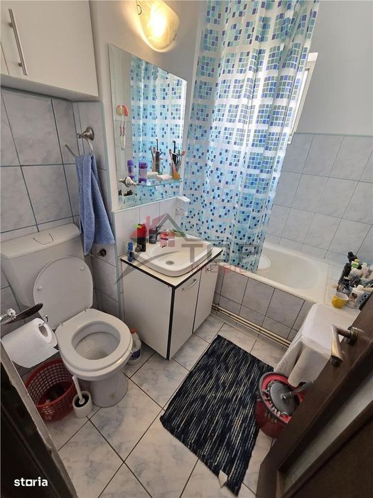 Mircea cel Batran, 3 camere decomandat, geam la baie, etaj intermediar