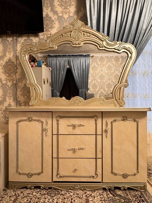 Продаётся спальный гарнитур