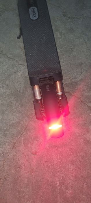 Este in garanție  vând xiaomi scoot 5 max