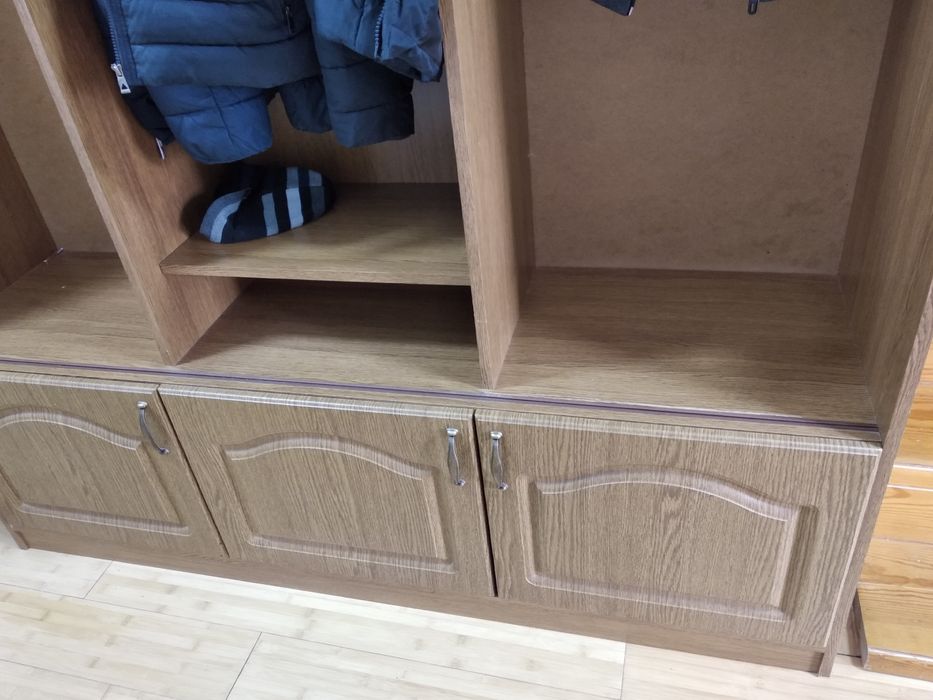 Продам вместительную прихожку