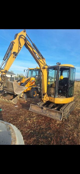 Miniexcavator Caterpillar 2005 – 3.200 kg, senile aproape noi