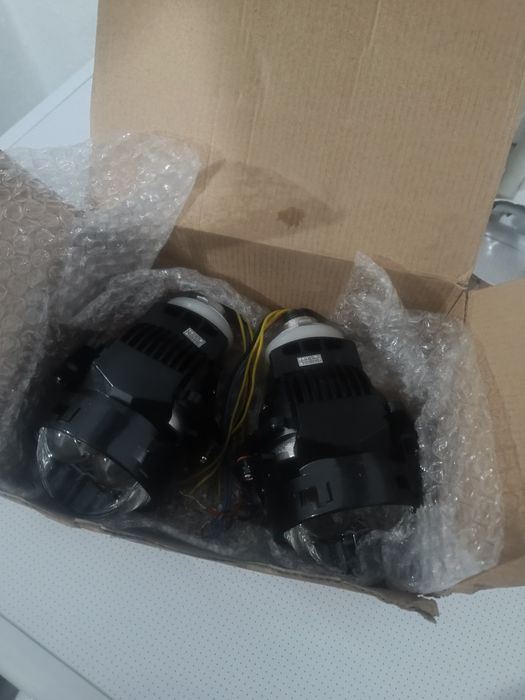 Продам би лед линзы