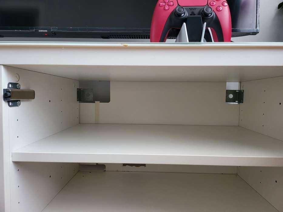 Masuta TV IKEA, suprafata de sticla 750 Lei