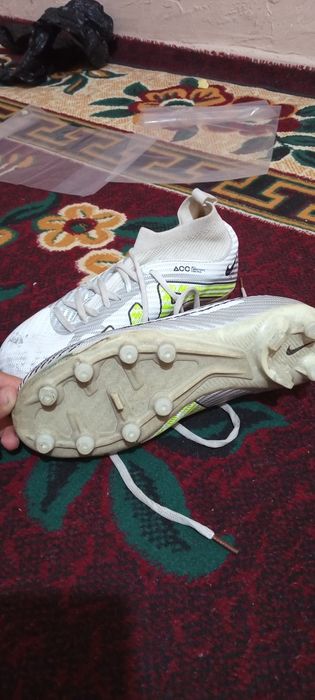 Butsa brendi NIKE RANGI OQ  oʻzim uchun olgan edim