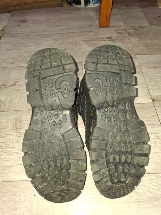 Зимние новые ботинки с железом