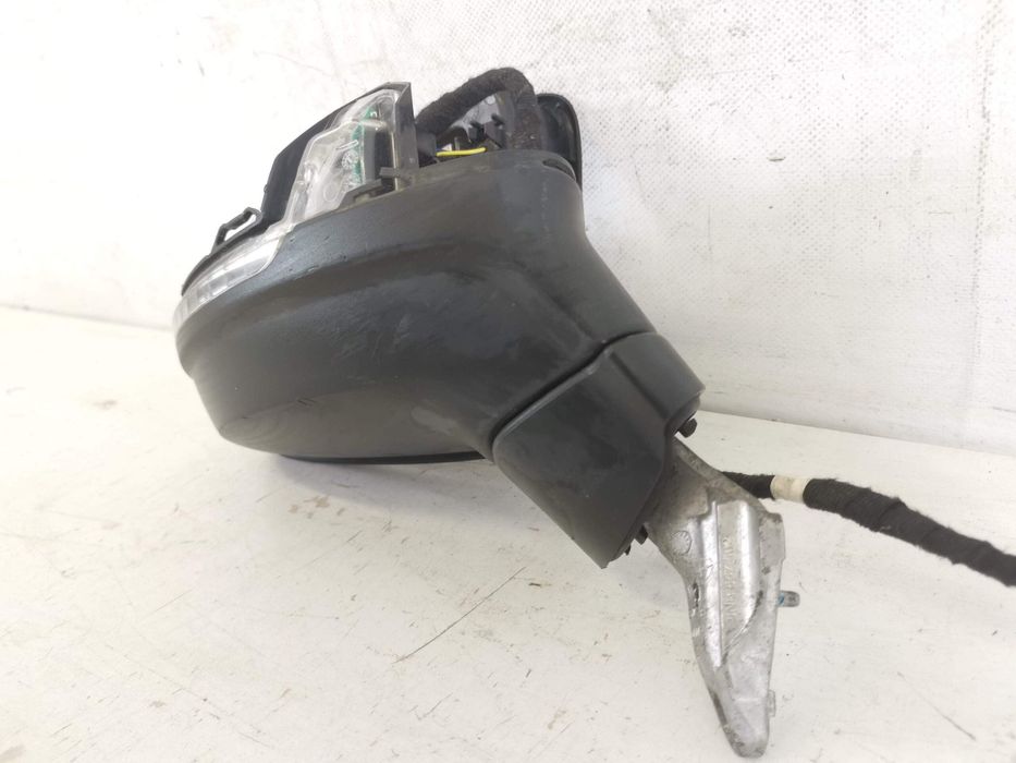 Дясно огледало Фолксваген / Volkswagen Tiguan 2 AD1 Оригинално в добро