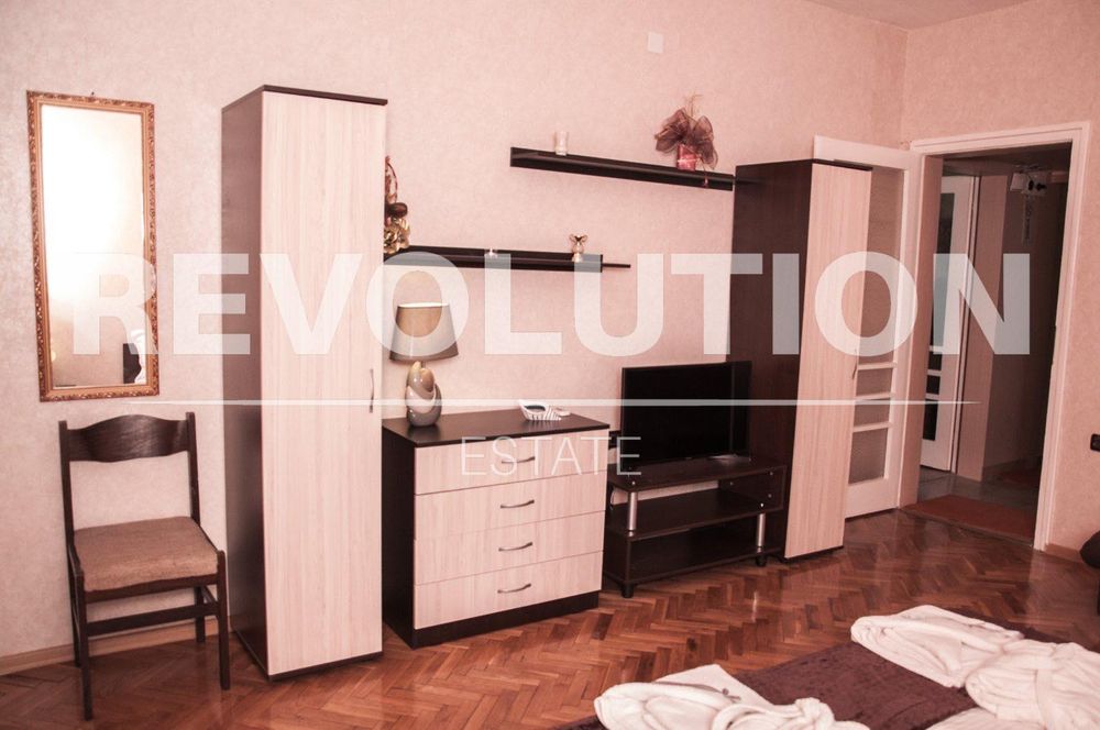 Дава се под наем Тристаен апартамент в Варна, ВИНС - 75 кв.м за 650 € - Снимка #4