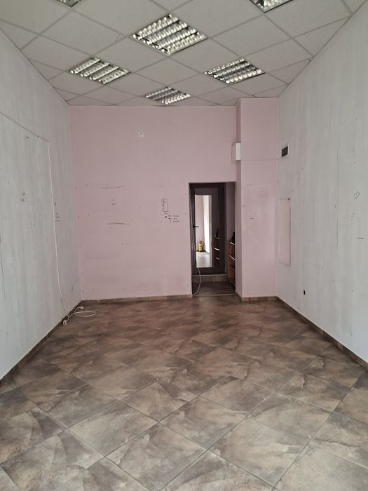 Дава се под наем Магазин в Плевен, Идеален център - 35 кв.м за 398.82 € - Снимка #1