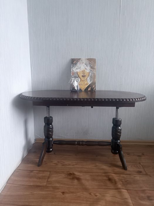 Стол в гостинную