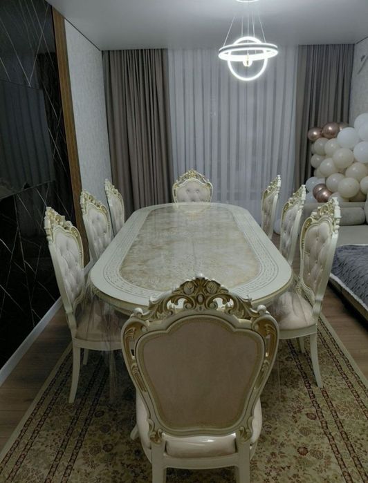 Продам стол со стульями.