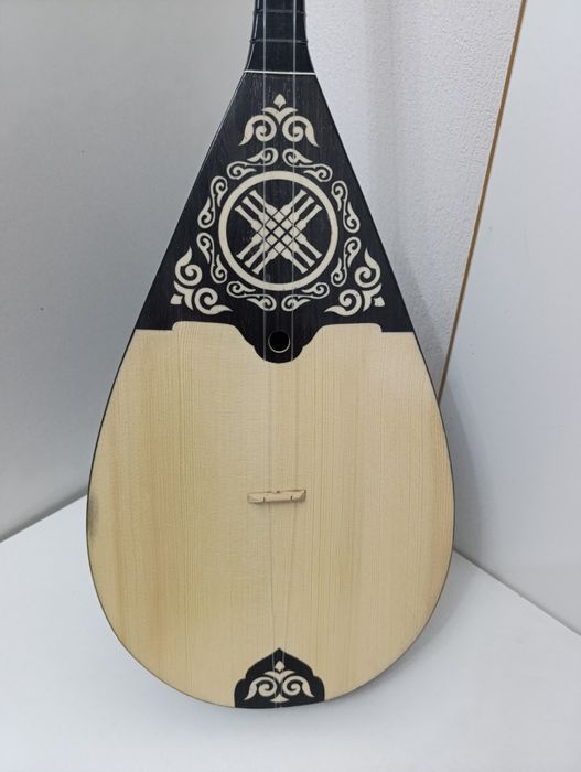 Кәсіби домбыра сатамын, жаңа күйінде,