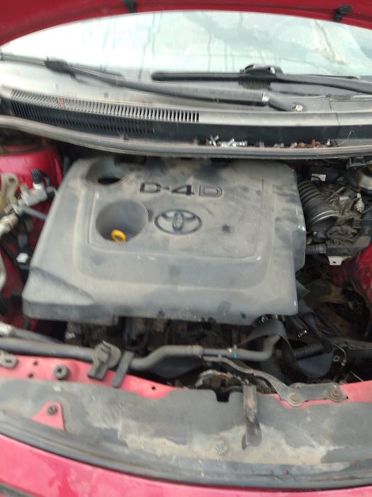 Dezmembrez Toyota Auris