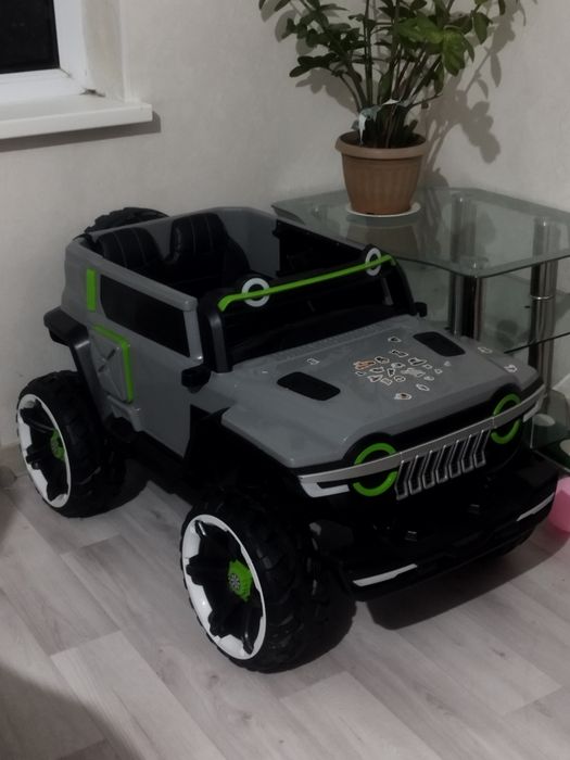 Детский электромобиль JEEP