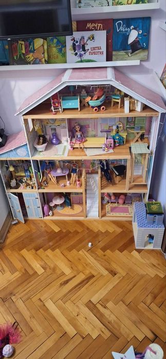 Детска дървена къща за кукли
