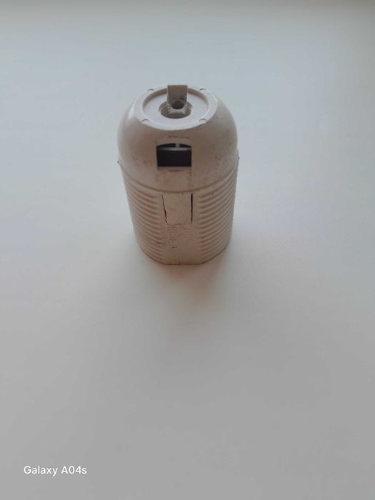 Продается новый патрон на лампу