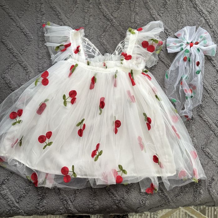 Продам платья на девочку