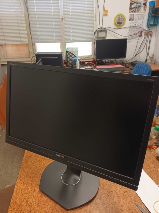 продавам бизнес клас монитор на PHILIPS 24инча  Philips 241P6EPJEB