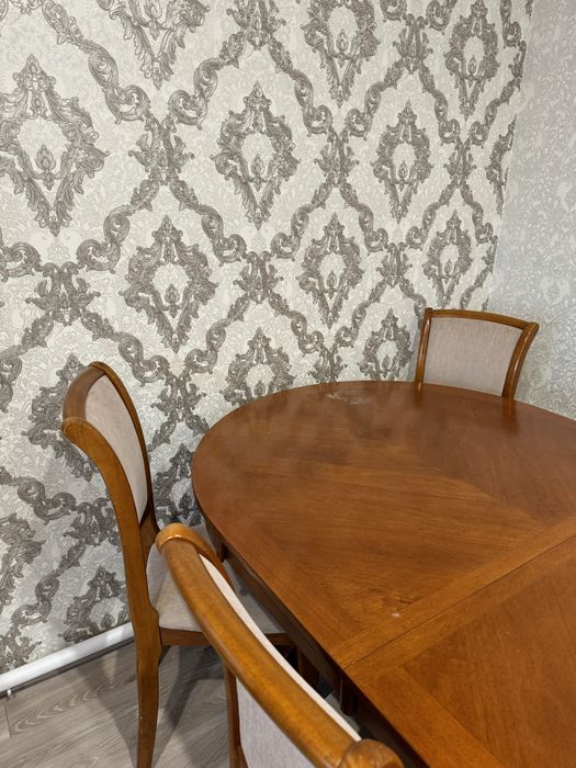 Стол со стульями