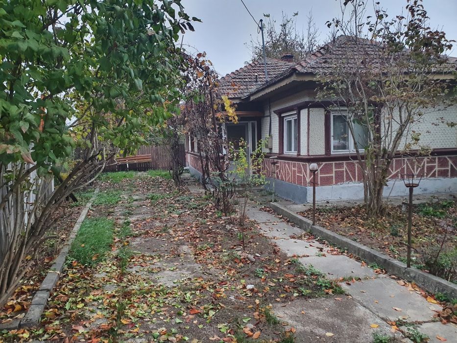 Casă bătrânească de vânzare – Centru Ciolpani, DN1