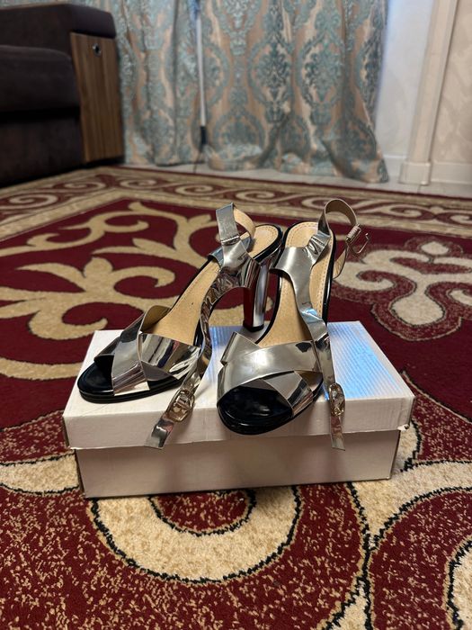 Туфли и босоножки разные