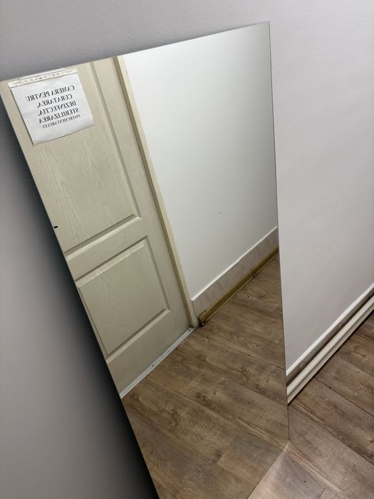 Vand  oglinda   . in stare buna