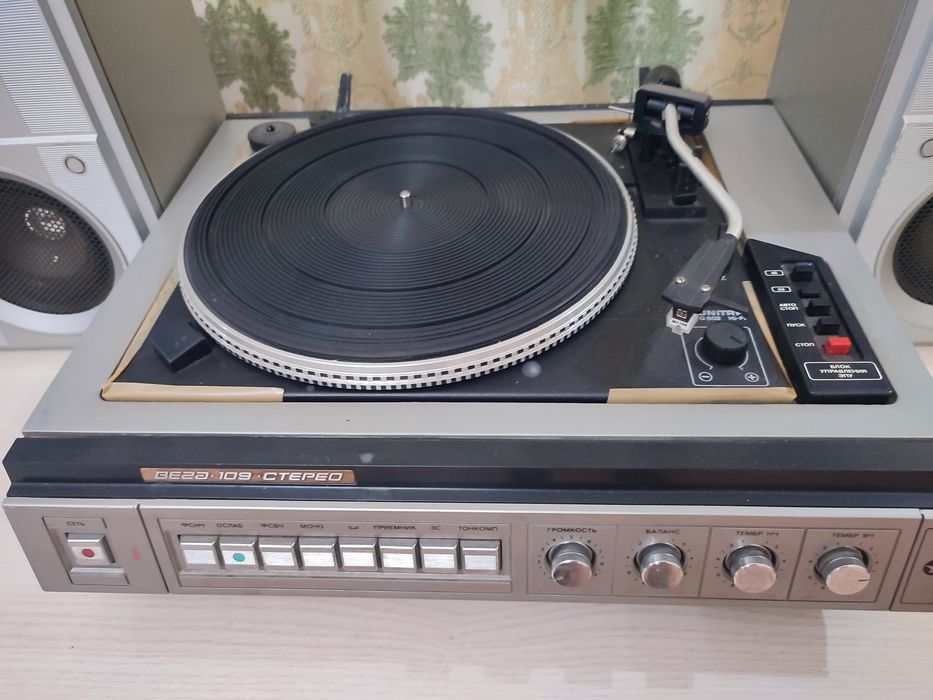 Продам электрофон "Вега -109"- стерео