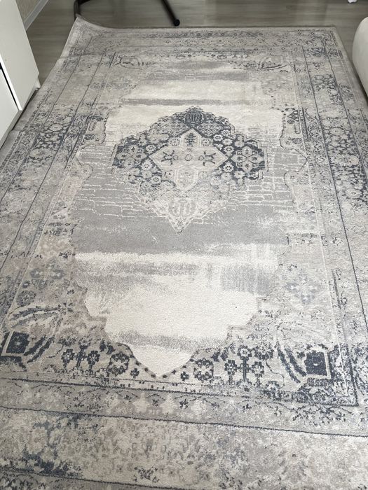 Продам ковер светлый