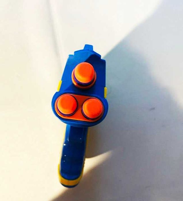 Продам игрушечный пистолет (бластер)