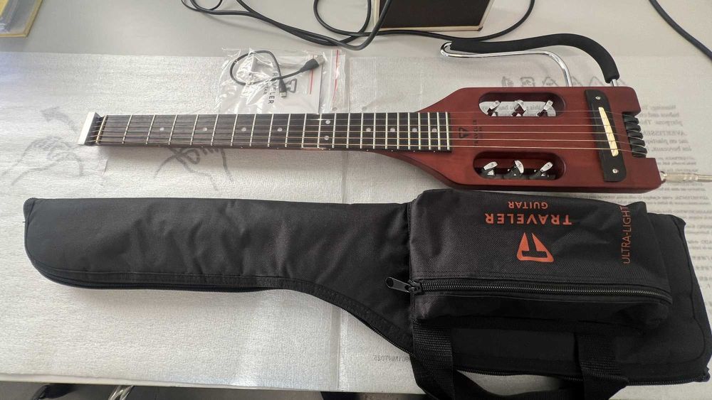 Травъл китара и усилвател като нови Travel guitar
