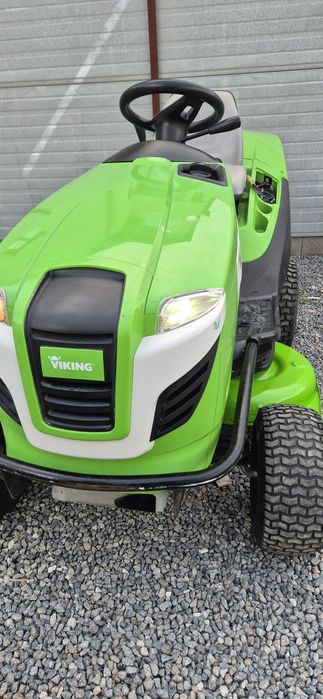 Tractoras tuns iarba&gazon