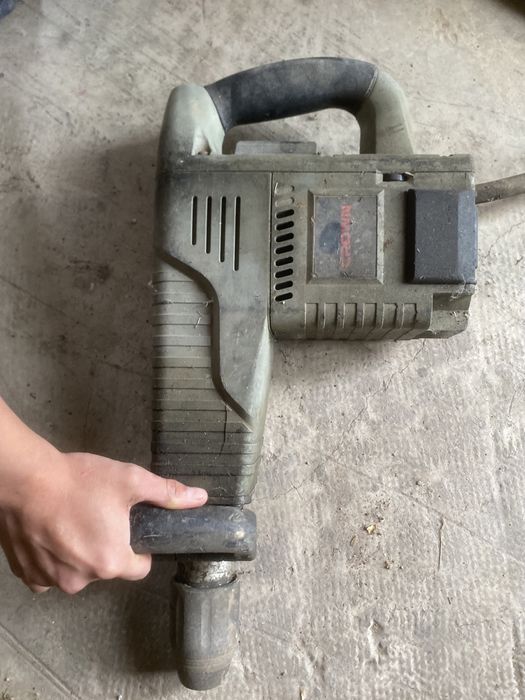 Продам Отбойник Crown