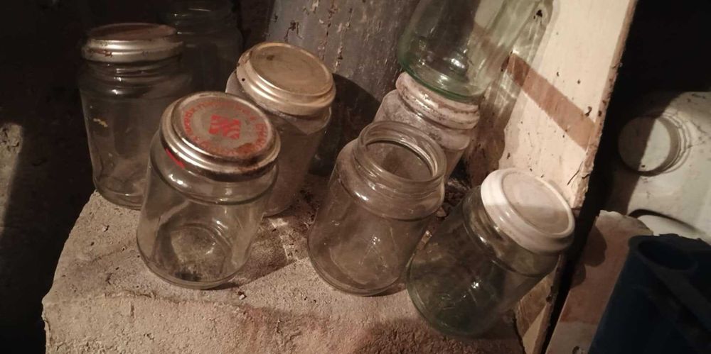 Стъклени бутилки и буркани от бебешки храни