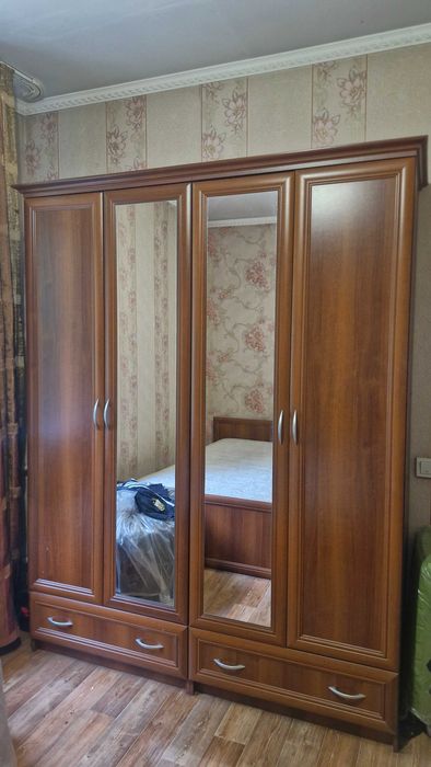 Продаю шкаф, кровать, комод