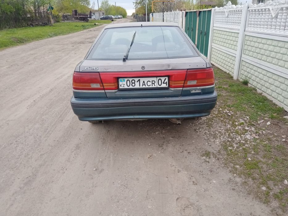 Мазда 626 gd  на полном ходу